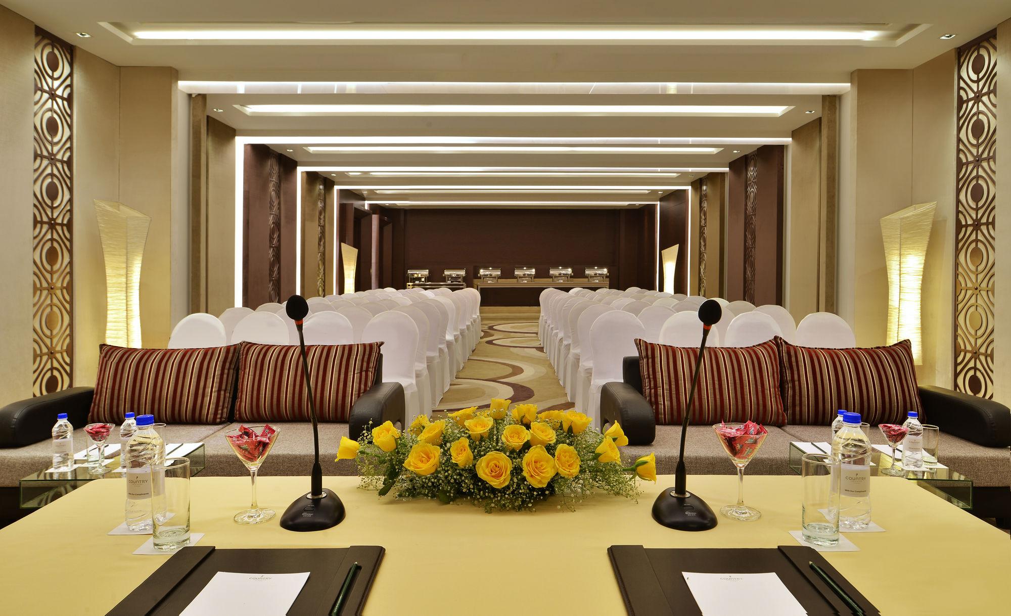 Country Inn & Suites By Radisson, Bengaluru Hebbal Road מראה חיצוני תמונה